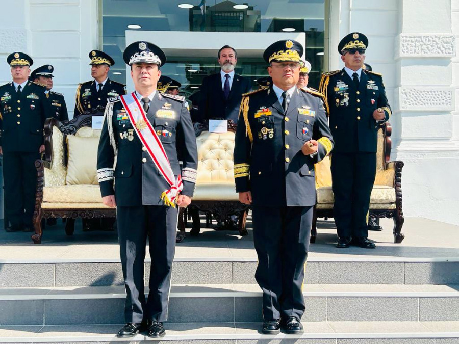 Realizan cambio de mando en el Ministerio de Defensa de Guatemala