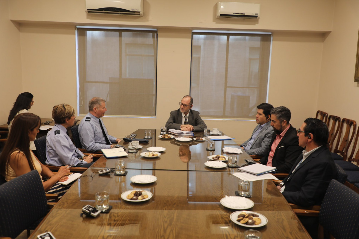 Reuniu00f3n entre representantes del Ministerio de Defensa de Chile y el Reino Unido Firma Subsecretaru00eda paras las Fuerzas Armadas de Chile