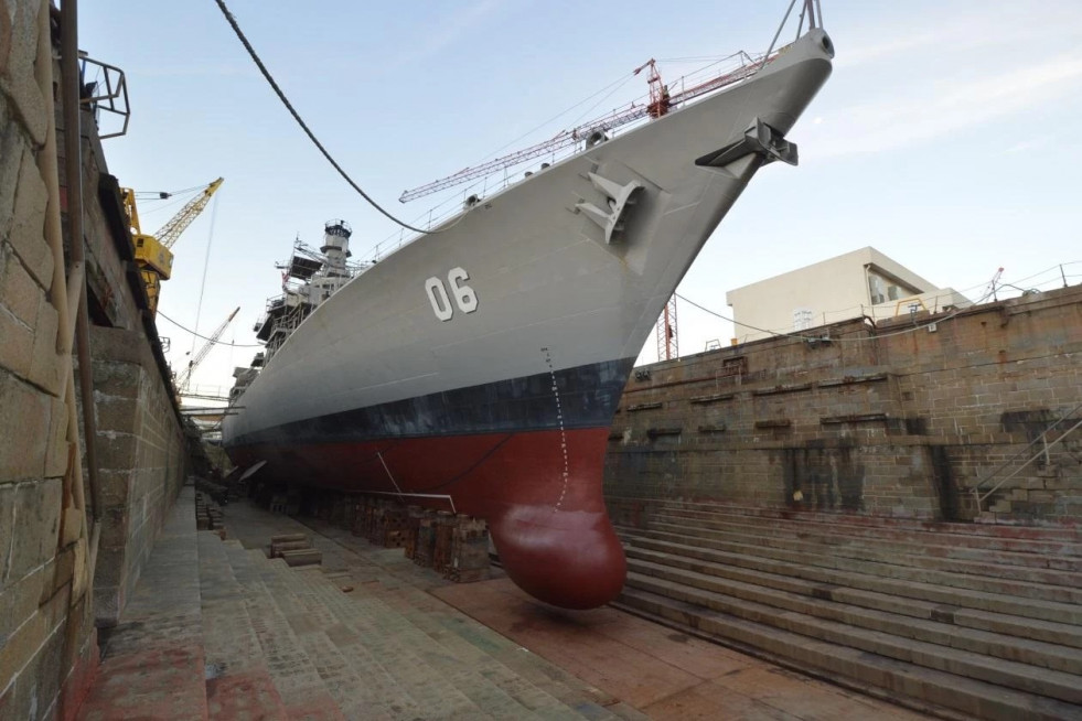 Fragata antisubmarina Type 23 FF 06 Almirante Condell de la Armada de Chile en uno dique seco de Talcahuano Firma Asmar