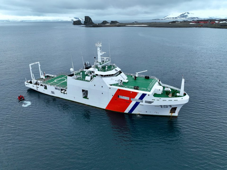 ARC 151 Simón Bolívar en la Antártica Firma Armada de Colombia