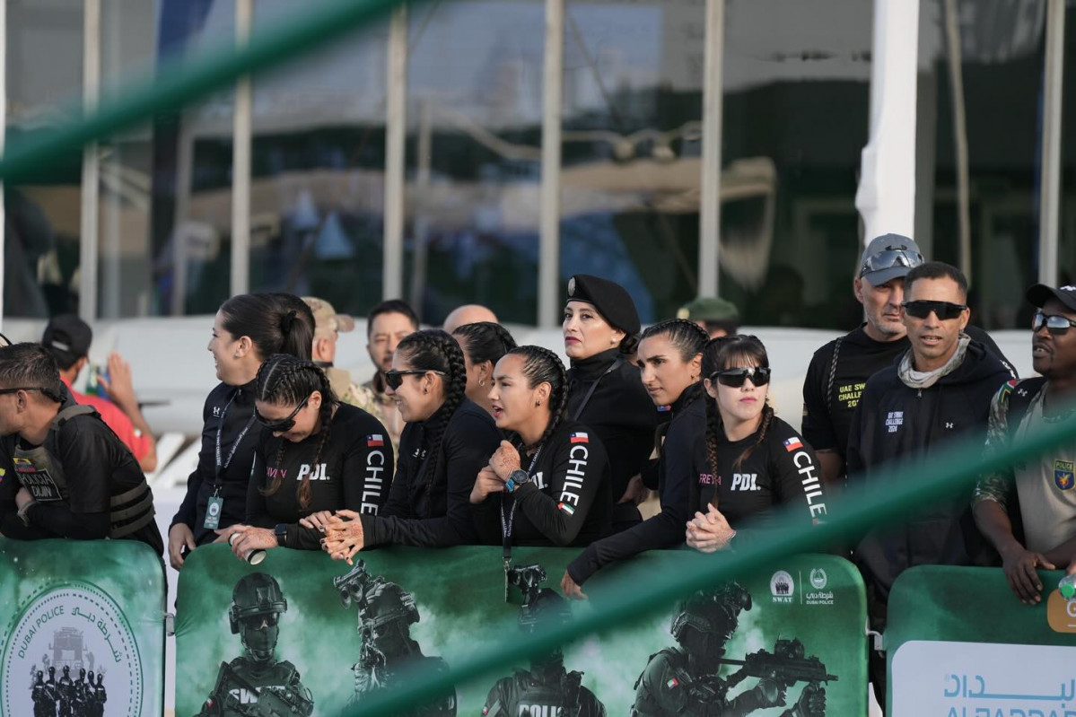 Integrantes de la Brigada de Reacciu00f3n Tu00e1ctica Metropolitana de la PDI en el certamen de Dubai Firma UAE SWAT Challenge 2024