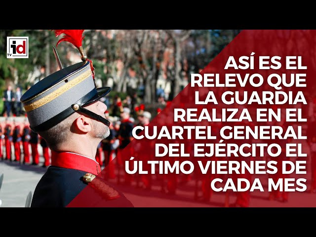 Así es el relevo que la guardia hace en el Cuartel General del Ejército el último viernes del mes