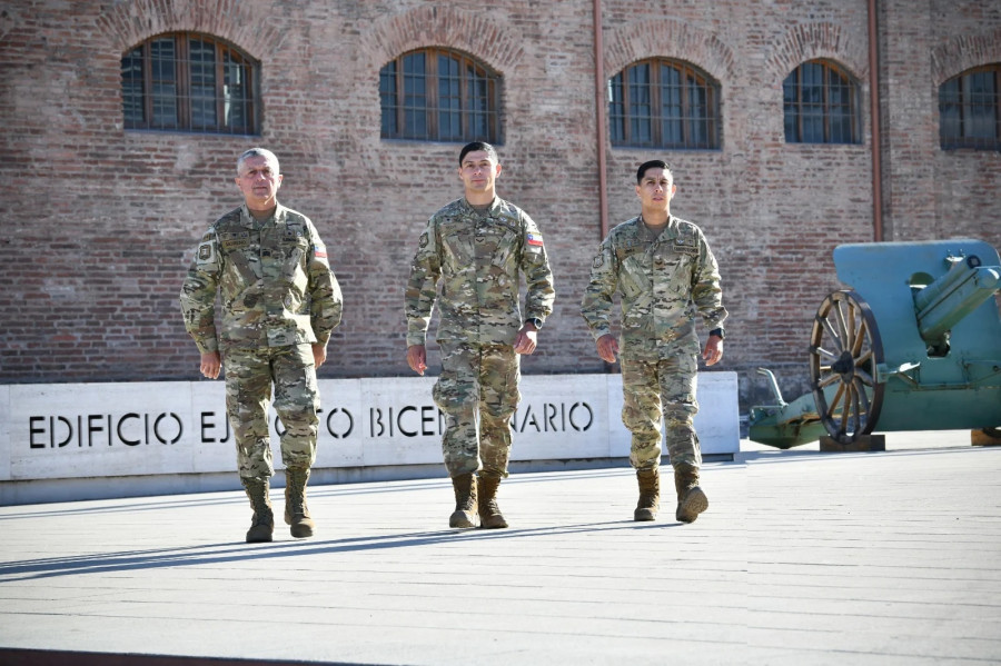 Los representantes de la institución fueron despedidos en el Edificio Ejército Bicentenario Brigadier José Miguel Carrera Firma Ejército de Chile