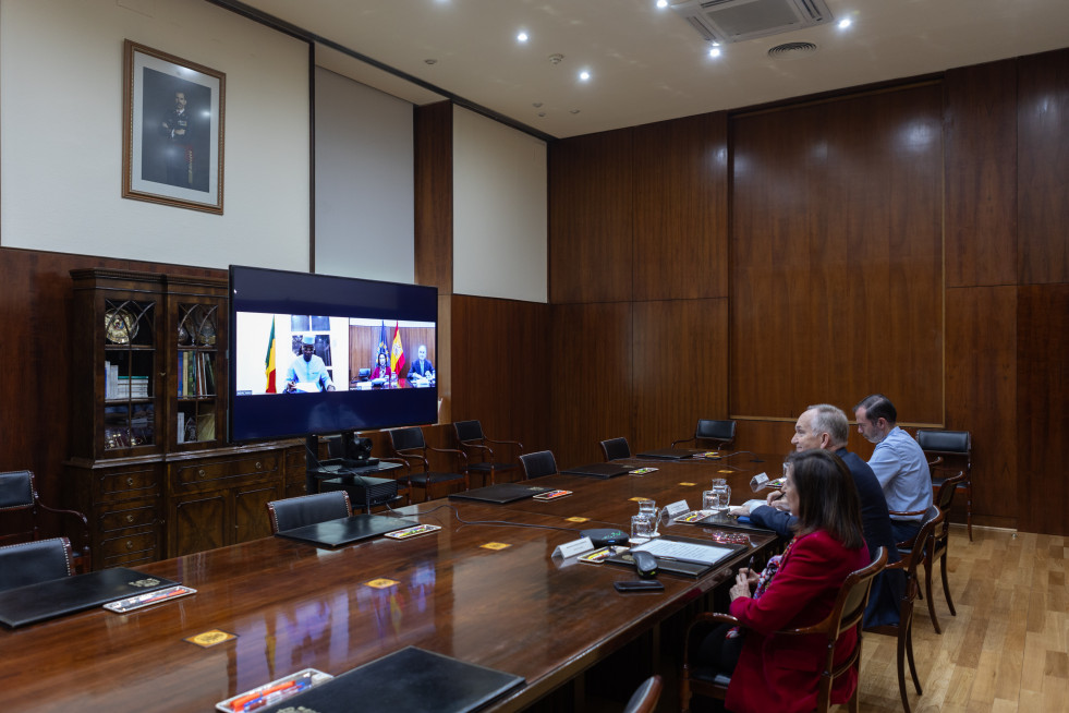 Robles mantiene un encuentro por videoconferencia con el ministro de defensa de mal sadio cmara en la sede del ministerio foto marco romeromde 53587579153 o