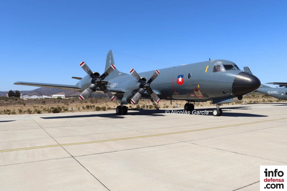 P3ACH Orión del Escuadrón de Exploración Aeromarítima VP 1 de la Aviación Naval en la base aeronaval Concón Firma Nicolás García