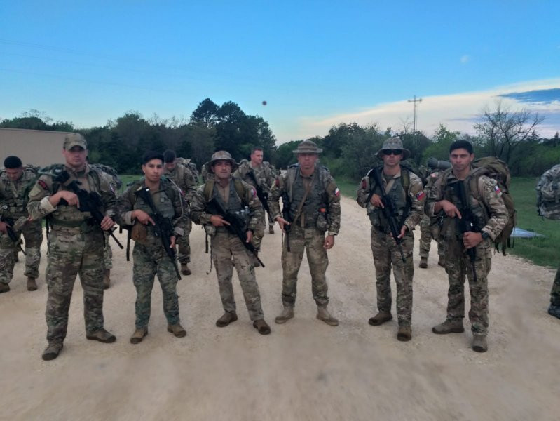Infantes de Marina y efectivos del Ejército de Chile en una de las pruebas de Best Warrior 2024 Firma Armada de Chile
