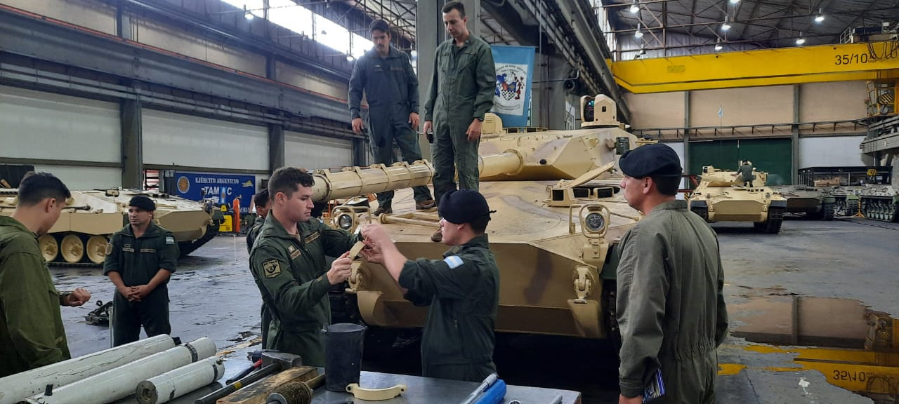 El Ejército Argentino Comienza La Instrucción Sobre El TAM 2CA2