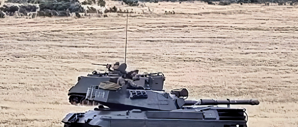 Tanque Leopard 1V y carro M113 del Grupo Acorazado Ligero Natales en el curso de comandantes de equipos de combate Firma Destacamento Acorazado N5 Lanceros del Ejército de Chile