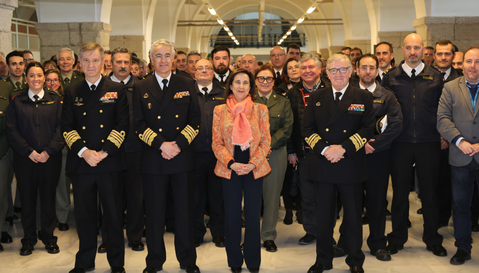 Fotogalería: la ministra de Defensa y el Ajema comprometen obras de mejora para el Arsenal de Ferrol