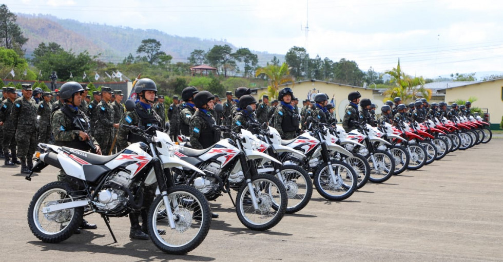 Entregan motocicletas a la Policía Militar de Honduras