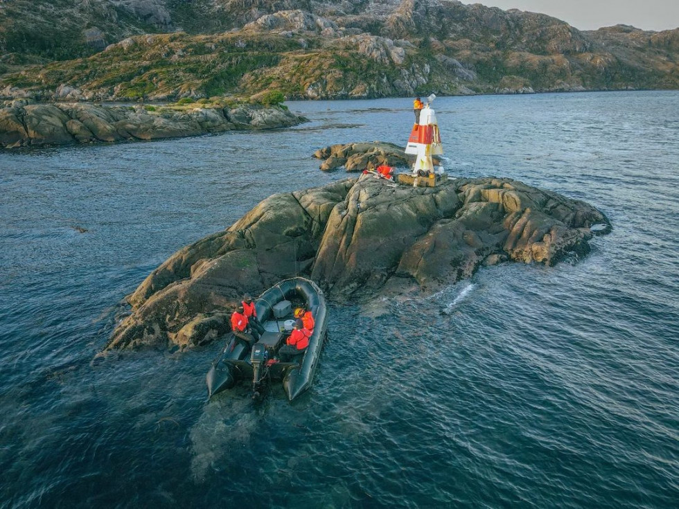 Baliza en un islote de la Región de Magallanes y Antártica Chilena Firma Instagram la ruta del farero