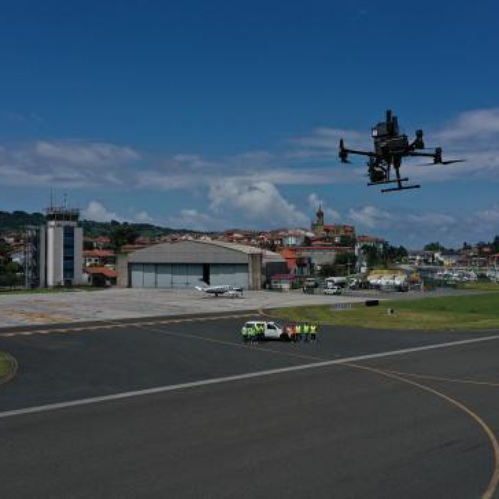 Aena inspecciona la pista del Aeropuerto de San Sebastián con drones impulsados por 5G e IA