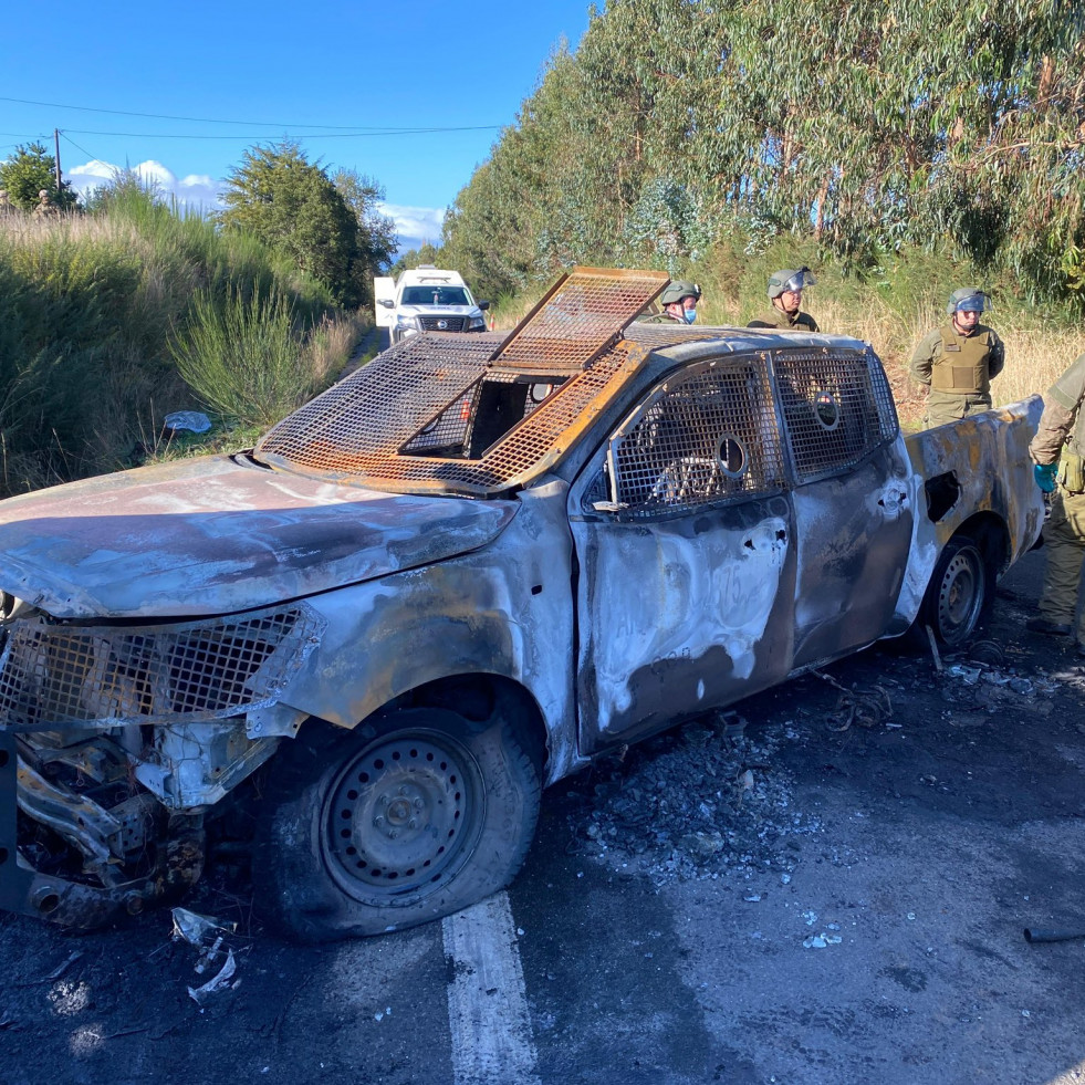 Restos de camioneta policial AP 2875 en el lugar de la emboscada Firma Cuenta X de Carabineros de Chile