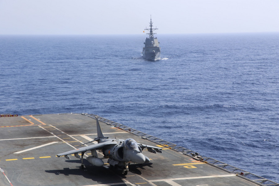 El LHD Juan Carlos I vigila el Mediterráneo oriental junto con ...