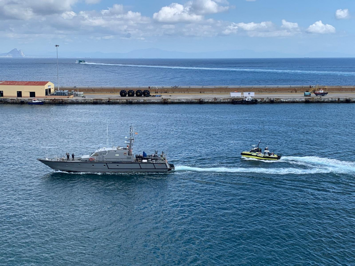 Patrullero Isla Pinta y USV Vendaval I