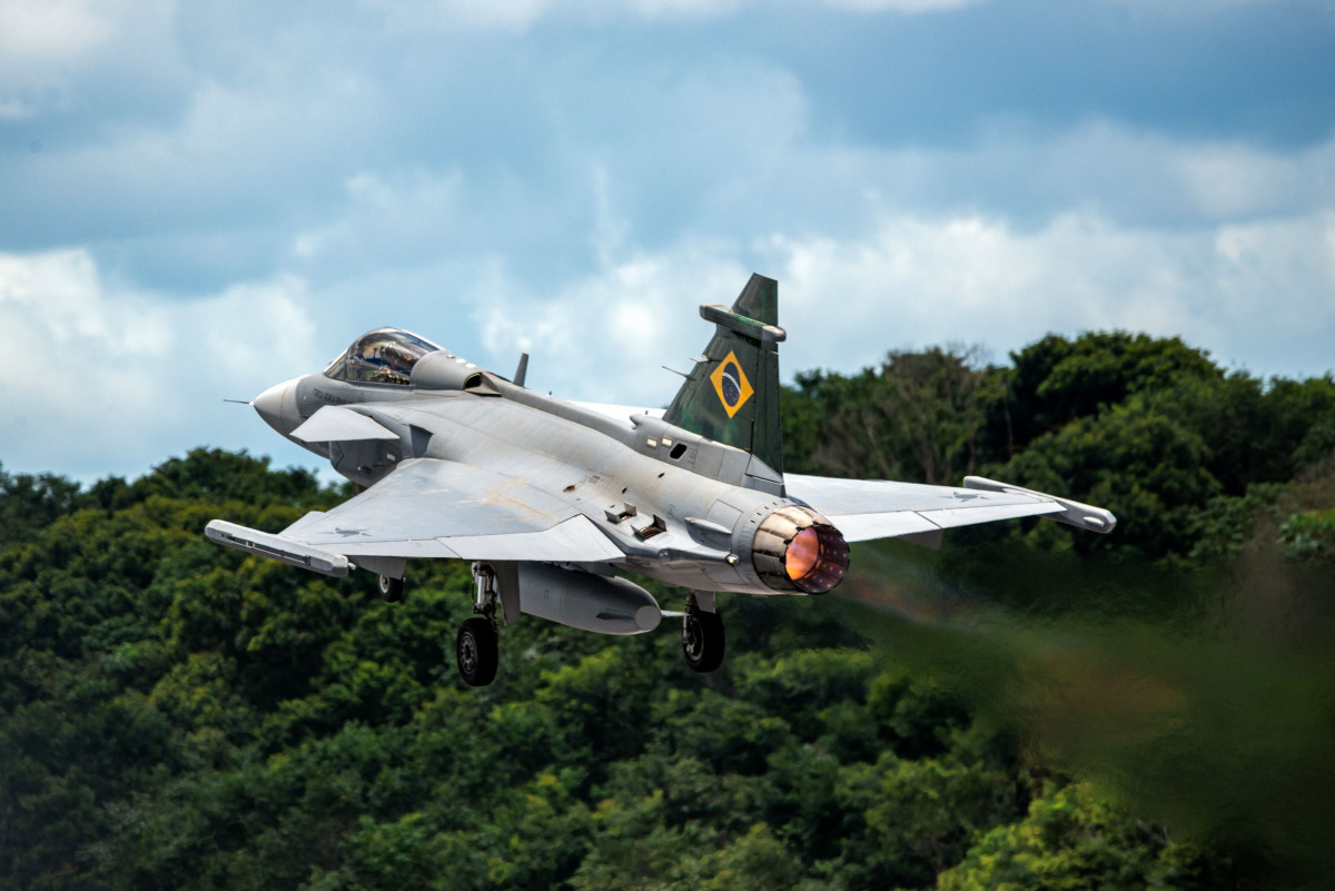 Gripen teste quente umido 02