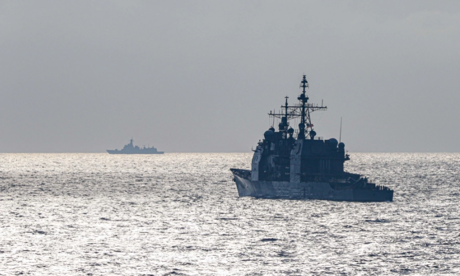 Buque de la 7 Flota de la Marina estadounidense en el estrecho de Taiwan