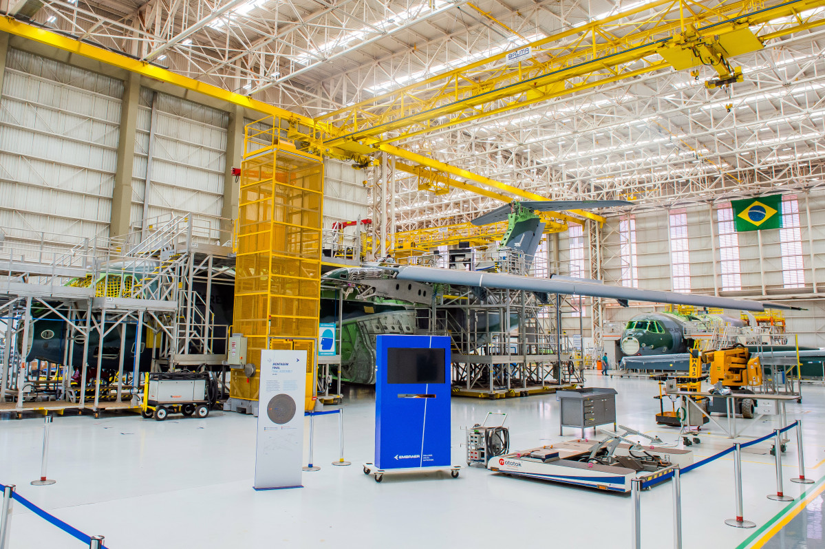 EMBRAER C 390 ASSEMBLY LINE (2)