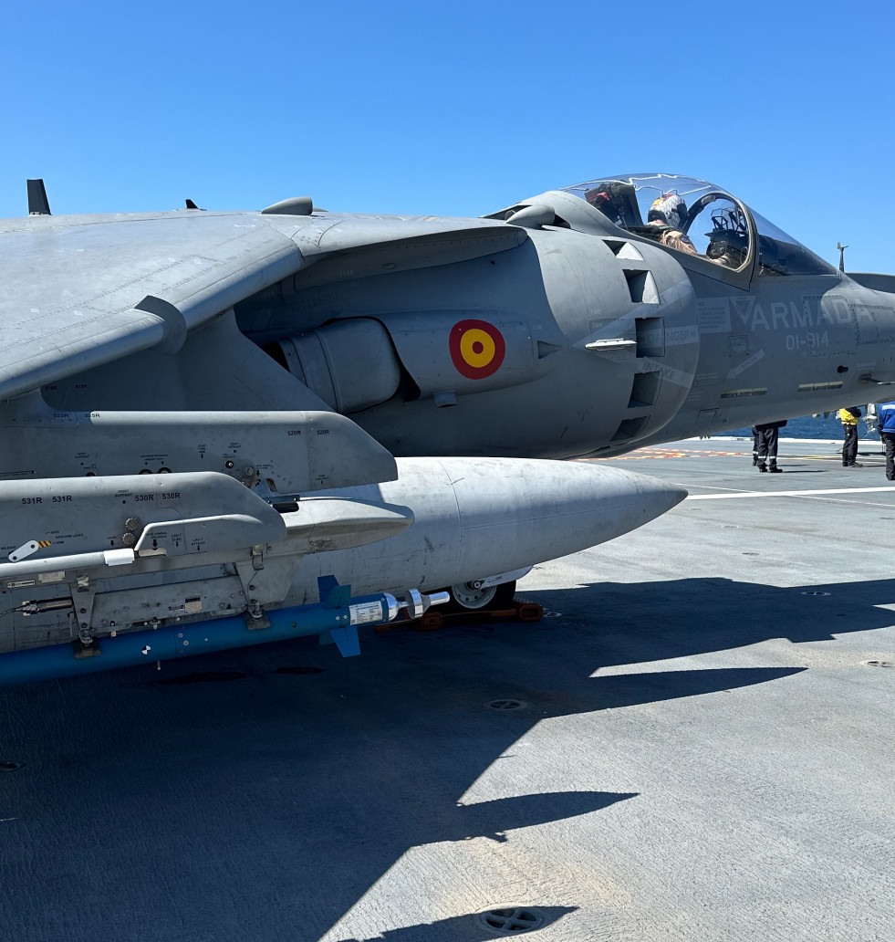 Caza Harrier en la cubierta del LHD Juan Carlos I