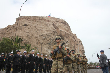 Los efectivos de la patrulla de la VI División que ganó la Competencia de Patrullas de Infantería 2024 recibieron un reconocimiento durante la ceremonia  Firma Consejo Regional de Arica y Parinacot