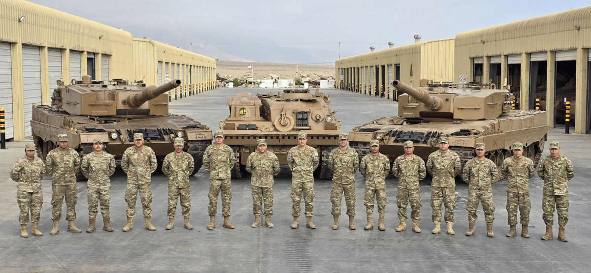 Mecu00e1nicos alumnos del curso de mantenimiento de tanque Leopard 2A4 efectuado en la 3 Brigada Acorazada La Concepciu00f3n Firma Eju00e9rcito de Chile