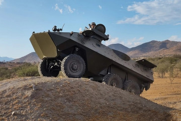 Carro Mowag Piraña 6x6 Firma Ejército de Chile