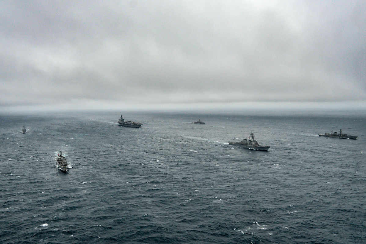 Buques de la Escuadra Nacional y de Estados Unidos navegando en formaciu00f3n Firma Armada de Chile