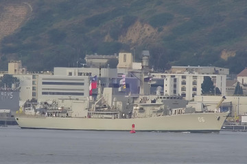 Fragata FF 06 Almirante Condell de la Armada de Chile ingresando a la base naval de San Diego Firma San Diego Web Cam