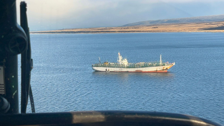 Registro de pesquero chino durante una misión de exploración aérea en el Estrecho de Magallanes Firma Armada de Chile