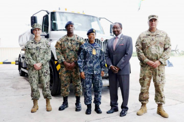 Jamaica FzaDefensa EEUU donacion JDF