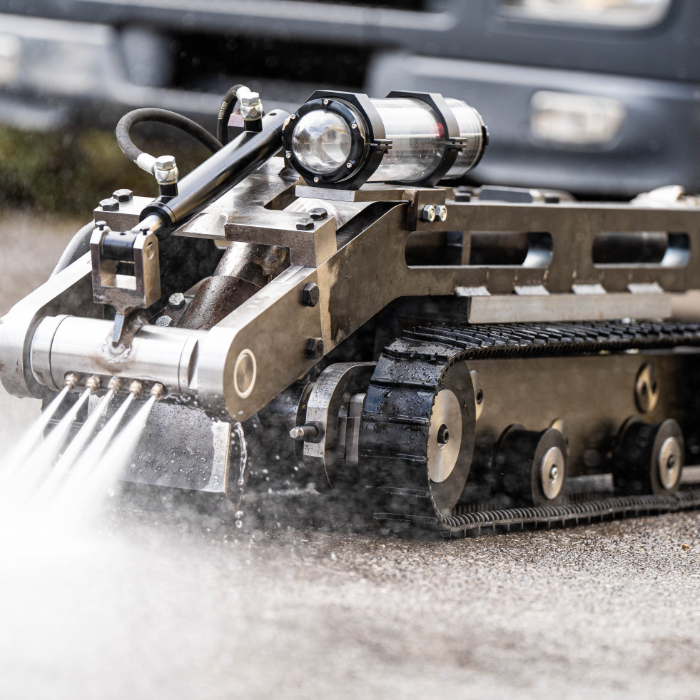 La asturiana Seerstems desarrolla un robot para tareas de limpieza de tanques industriales e hidrodemoliciones