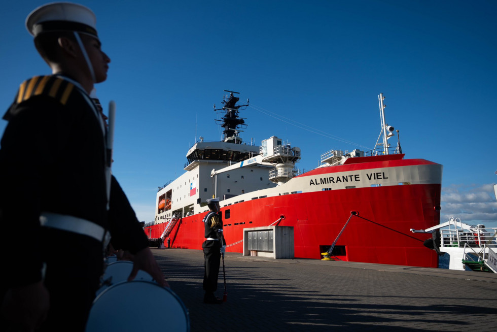 Entrega de rompehielos AGB 46 Almirante Viel Firma Prensa Presidencia de Chile