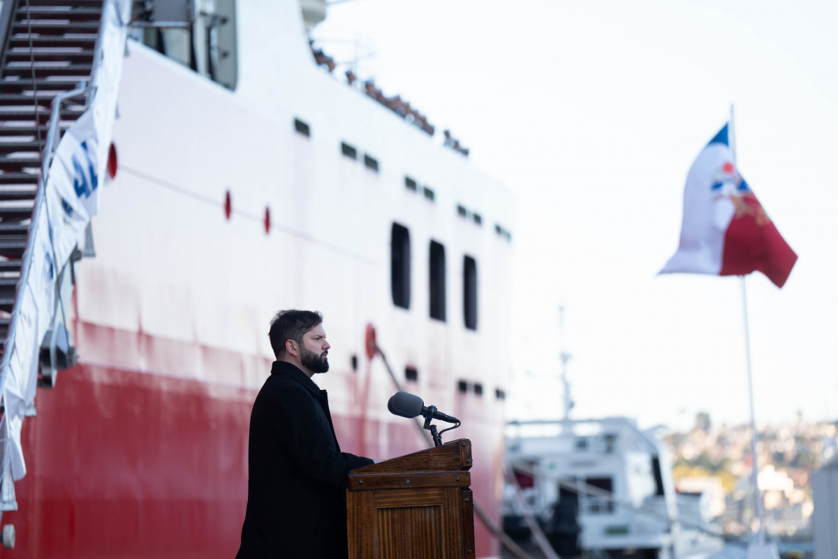 Discurso del presidente Gabriel Boric  en la ceremonia de entrega y comisionamiento del rompehielos AGB 46 Almirante Viel Firma Prensa Presidencia de Chile