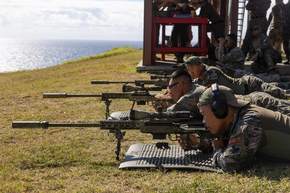 Francotiradores de la Infanteru00eda de Marina de la Repu00fablica de Corea en el entrenamiento de tiro de precisiu00f3n Firma Firma Lance Cpl Oliver Nisbet USMC