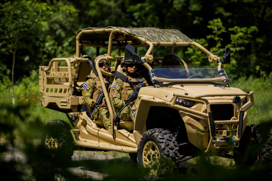 Equipan con más vehículos Polaris a Ejército salvadoreño