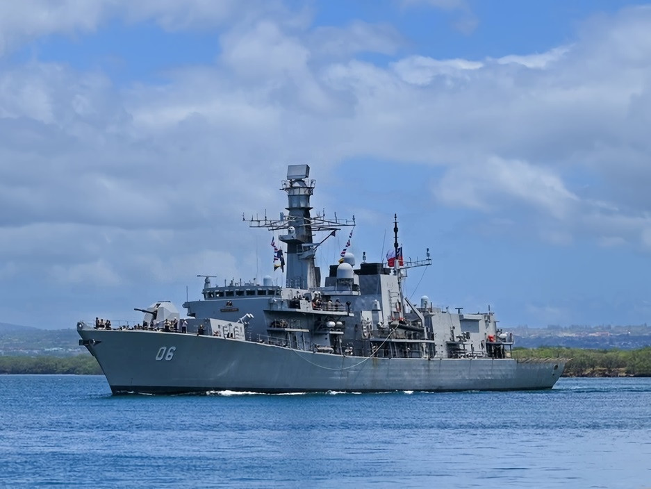 Zarpe de la fragata FF 06 Almirante Condell desde Pearl Harbour para iniciar la fase de mar de Rimpac 2024 Firma  Mass Communication Specialist Seaman Juan Cordova US Navy