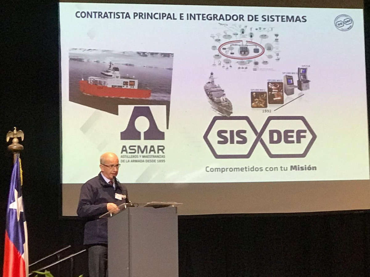 El gerente general Francisco Hederra durante su exposiciu00f3n en el seminario de submarino Scorpu00e8ne Firma Sisdef