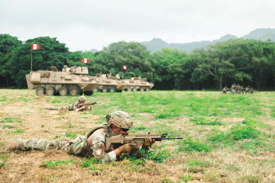 Infantes de Marina de la Armada de Chile efectúan un ejercicio con carros LAV 2 de la Infantería de Marina del Perú en Rimpac 2024 Firma Cpl Luis Agostini USMC