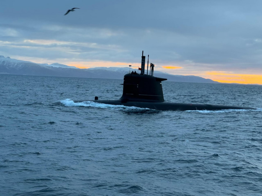 Submarino SS 23 General OHiggins de la Armada de Chile en Magallanes Firma Radio Polar