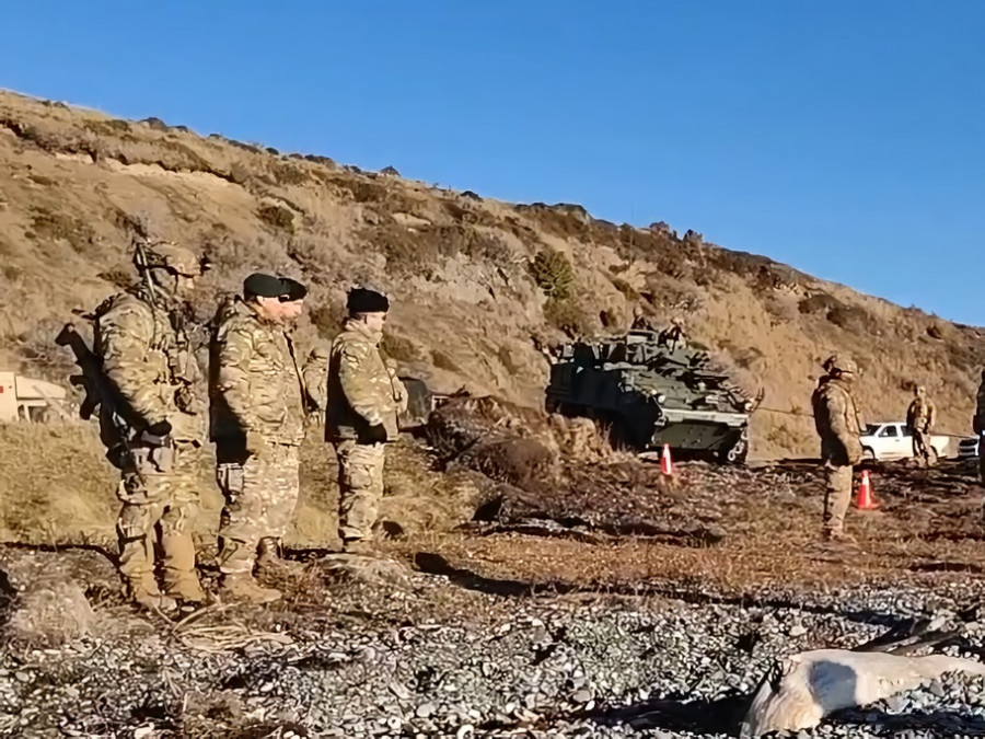 Carro NZLAV 8x8 en ejercicio de clima frío en la Región de Magallanes Firma Armada de Chile