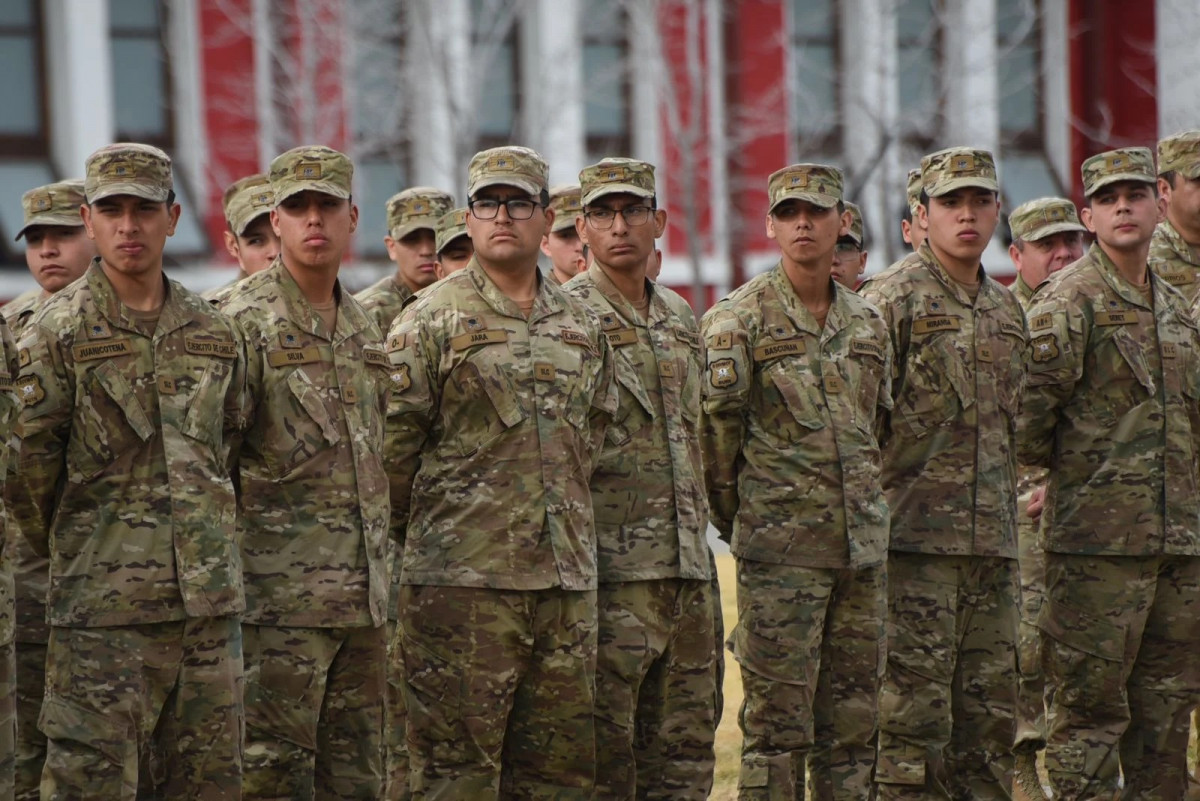 Soldados conscriptos del Regimiento de Infanteru00eda Nu00b01 Buin Firma Eju00e9rcito de Chile