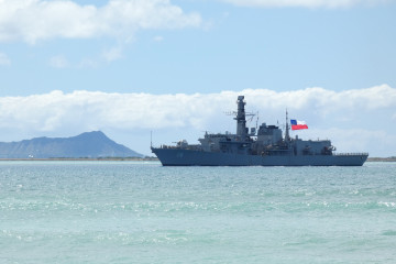 La fragata Almirante Condell regresando a Pearl Harbour tras finalizar la etapa de mar. Firma Cuenta X de Ed Schaefer