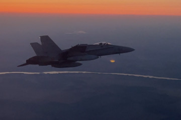 Primer vuelo de un F18 en Rumanía