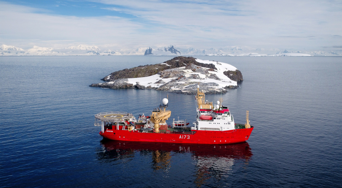 HMS Protector (A173) en la Antu00e1rtica Firma Royal Navy