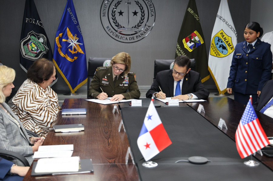 General Laura Richardson se reúne con ministro de Seguridad de Panamá.jpeg 2