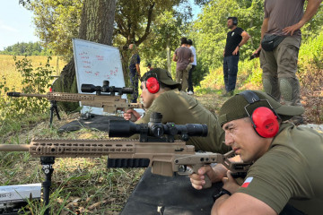 Personal del GOPE en el curso de francotirador dictado por el  Gruppo di Intervento Speciale (GIS) del Arma dei Carabinieri de Italia Firma Carabineros de Chile