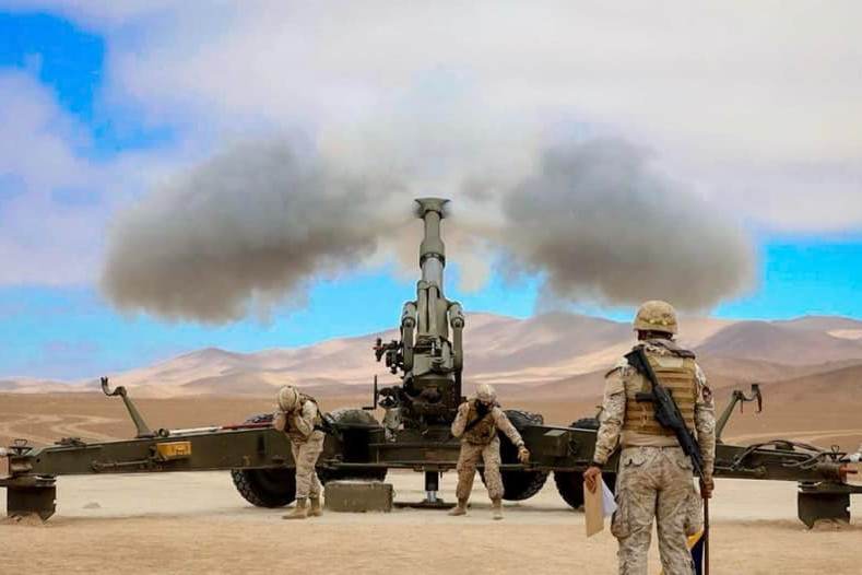 Disparo de obús Soltam M 71 de 155 mm Firma 1 Brigada Acorazada Coraceros del Ejército de Chile