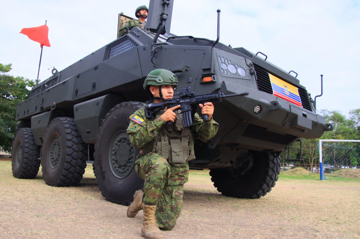 El Ejército de Ecuador recibe oficialmente seis blindados Paramount MBombe