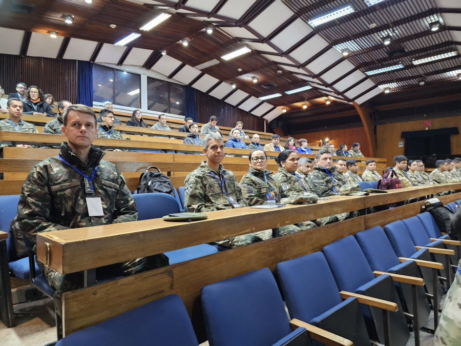 Personal chileno y del Comando de Ciberdefensa de Brasil en el ejercicio Escudo Cibernético Firma Estado Mayor Conjunto de Chile