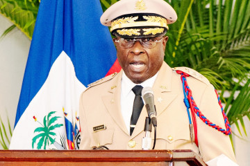 Haiti FFAA Cmte en Jefe  Guerrier MinDefH